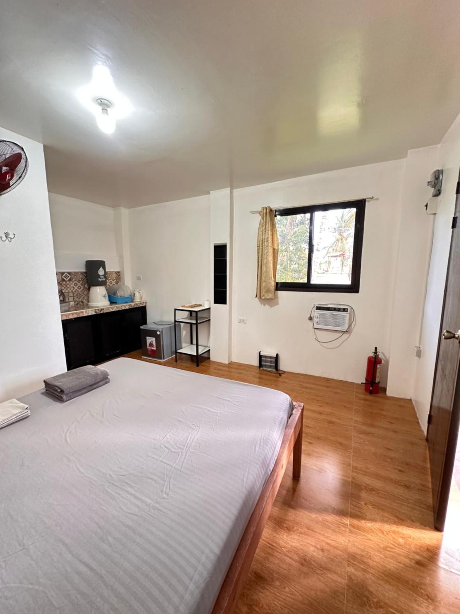 Cris & Mar Homestay Burgos  Eksteriør billede