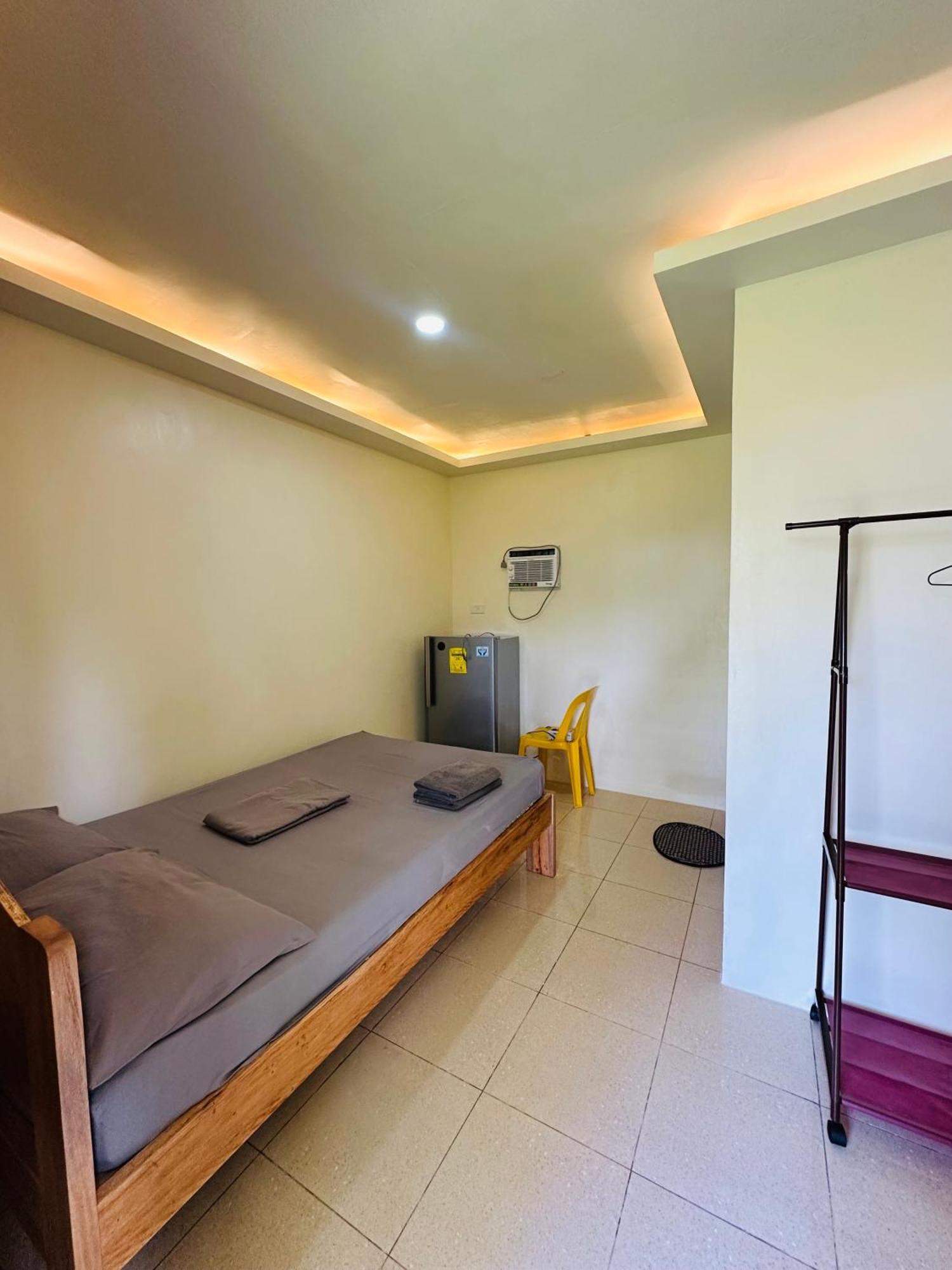 Cris & Mar Homestay Burgos  Eksteriør billede