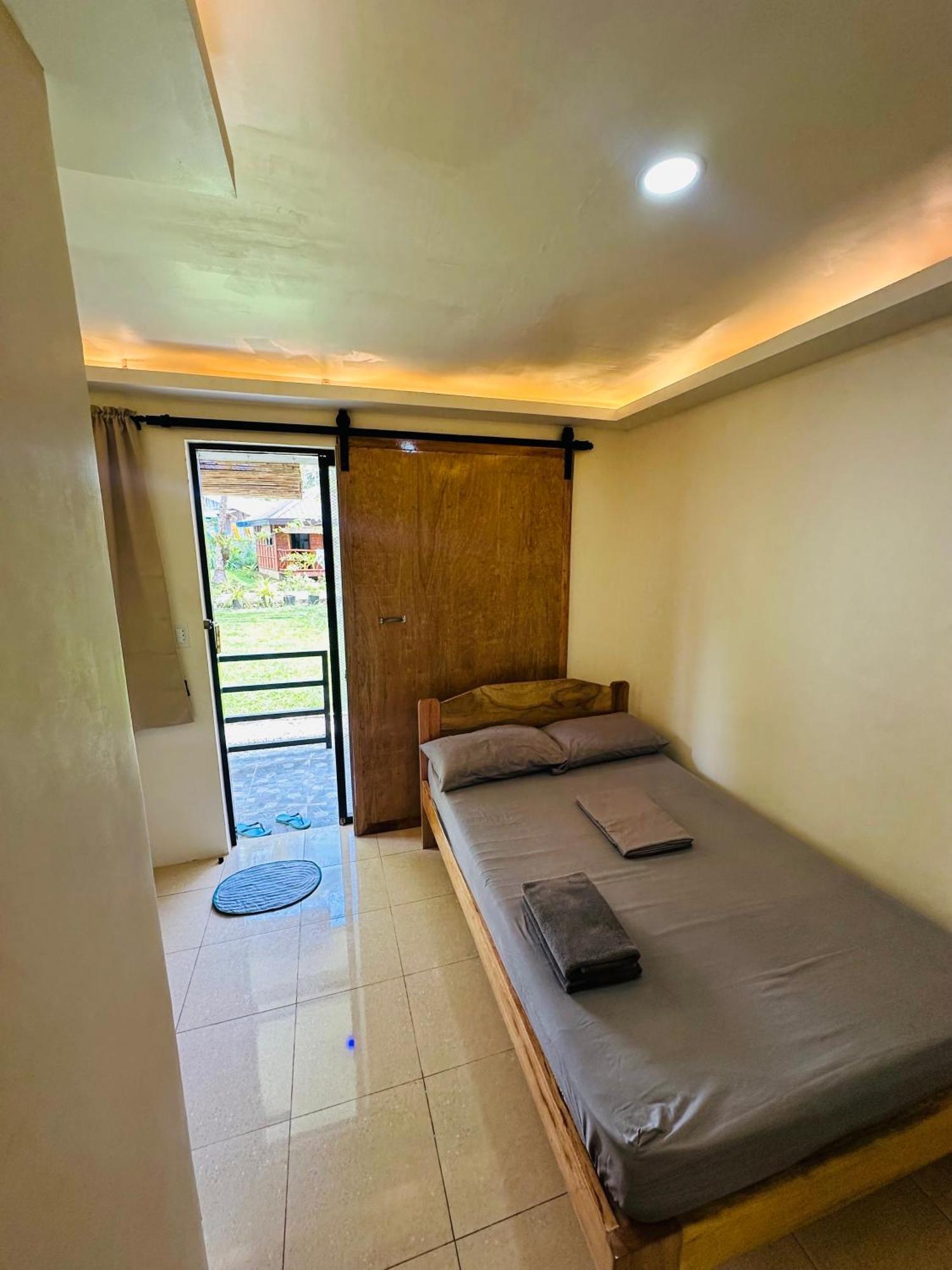 Cris & Mar Homestay Burgos  Eksteriør billede